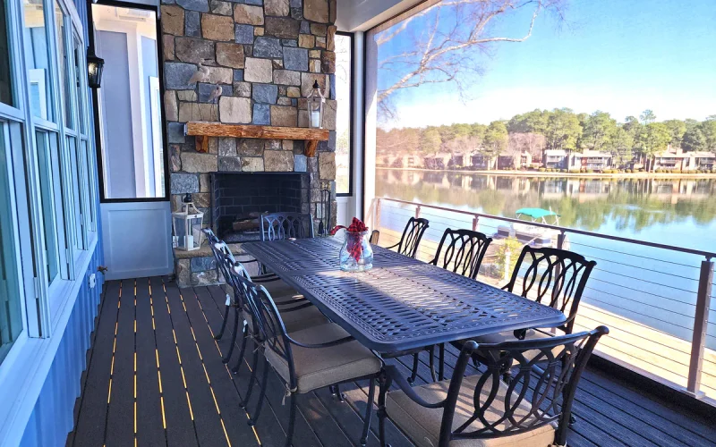 Hughes outdoor dining_2